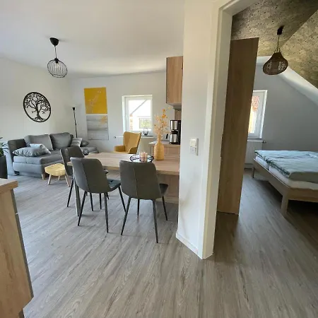 Moderne Wohnung mit Balkon inmitten der Lausitz Bernsdorf Exterior foto